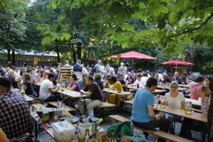 Un Biergarten typique dans Munich Un Biergarten typique dans Munich