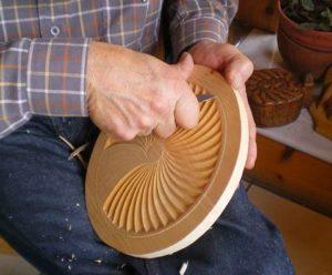 sculpteur-sur-bois-meleze-queyras sculpteur-sur-bois-meleze-queyras